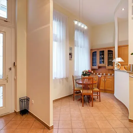 Sweet Dreams At Chain Bridge Apartment