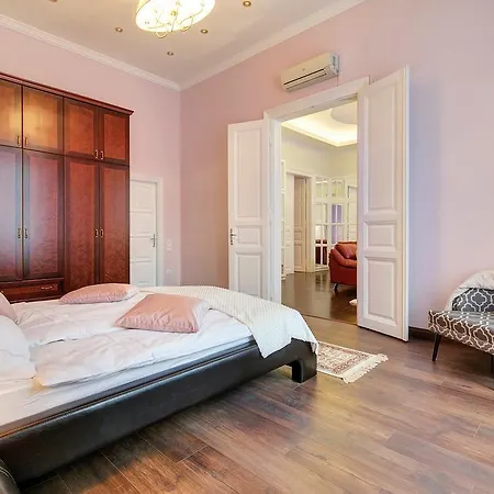 Apartment Sweet Dreams At Chain Bridge