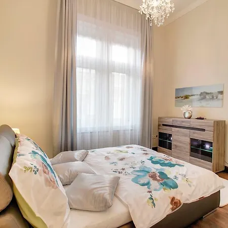 Apartment Sweet Dreams At Chain Bridge